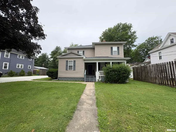$165,900 | 301-303 North Diamond Street, Jacksonville, IL 62650