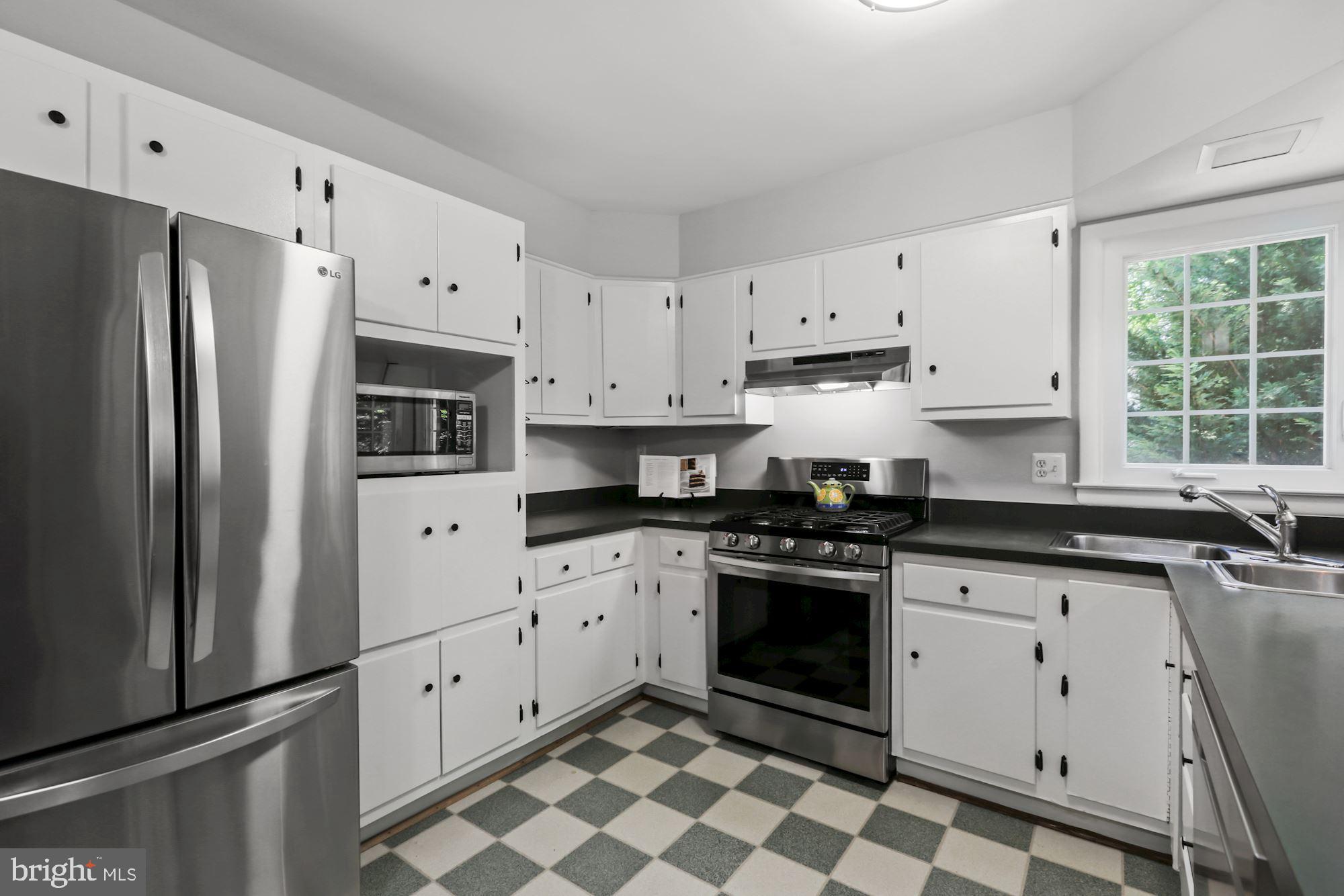 4614 Roundhill Road Ellicott City, MD 21043 - Photo 12 of 41 Gallery Image 12