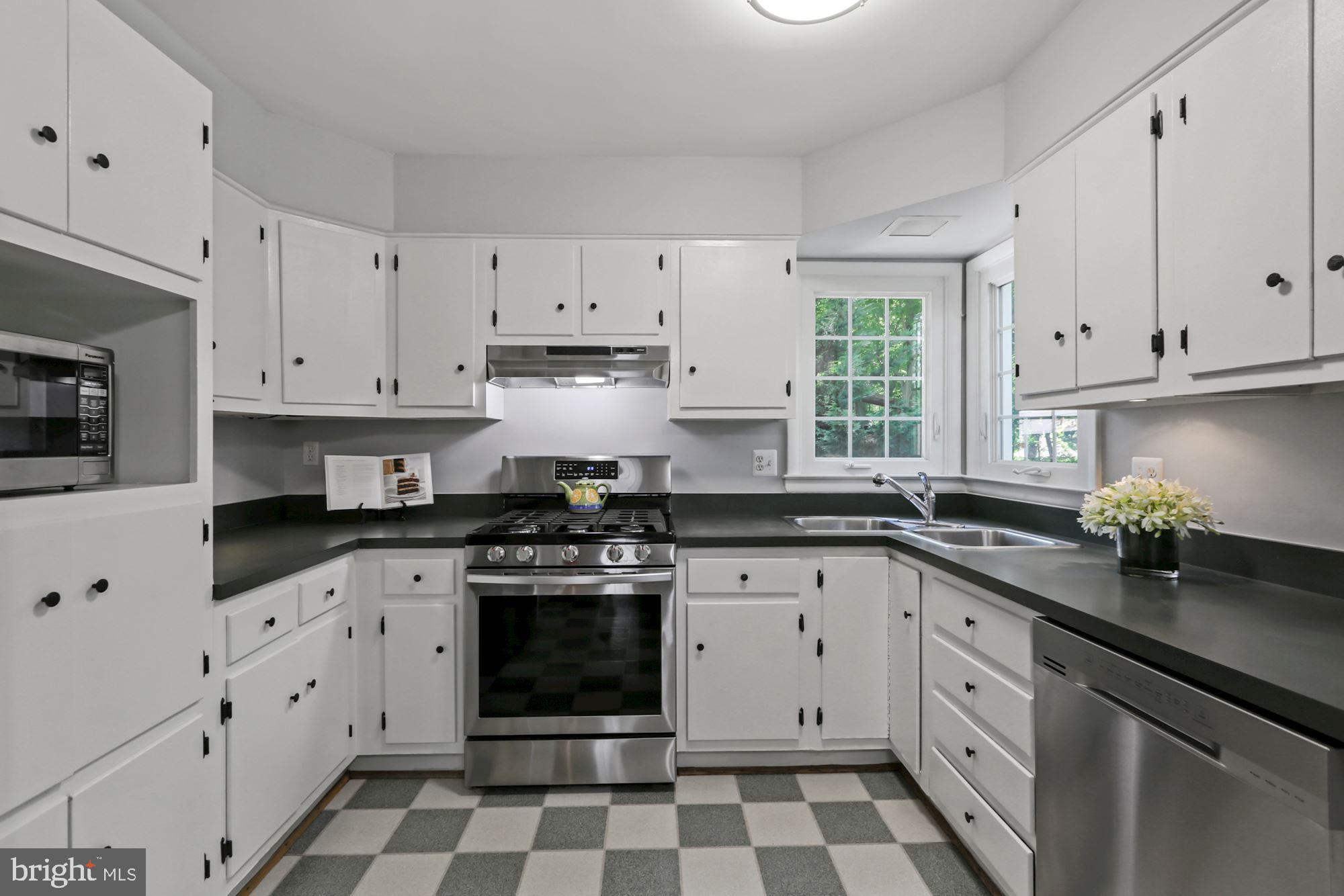 4614 Roundhill Road Ellicott City, MD 21043 - Photo 13 of 41 Gallery Image 13