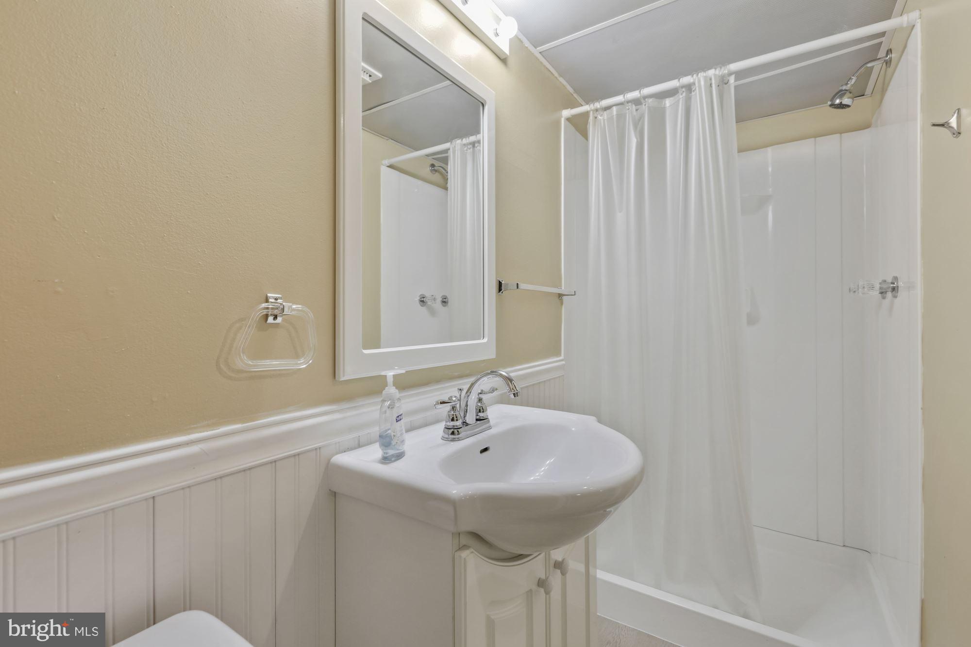 4614 Roundhill Road Ellicott City, MD 21043 - Photo 31 of 41 Gallery Image 31