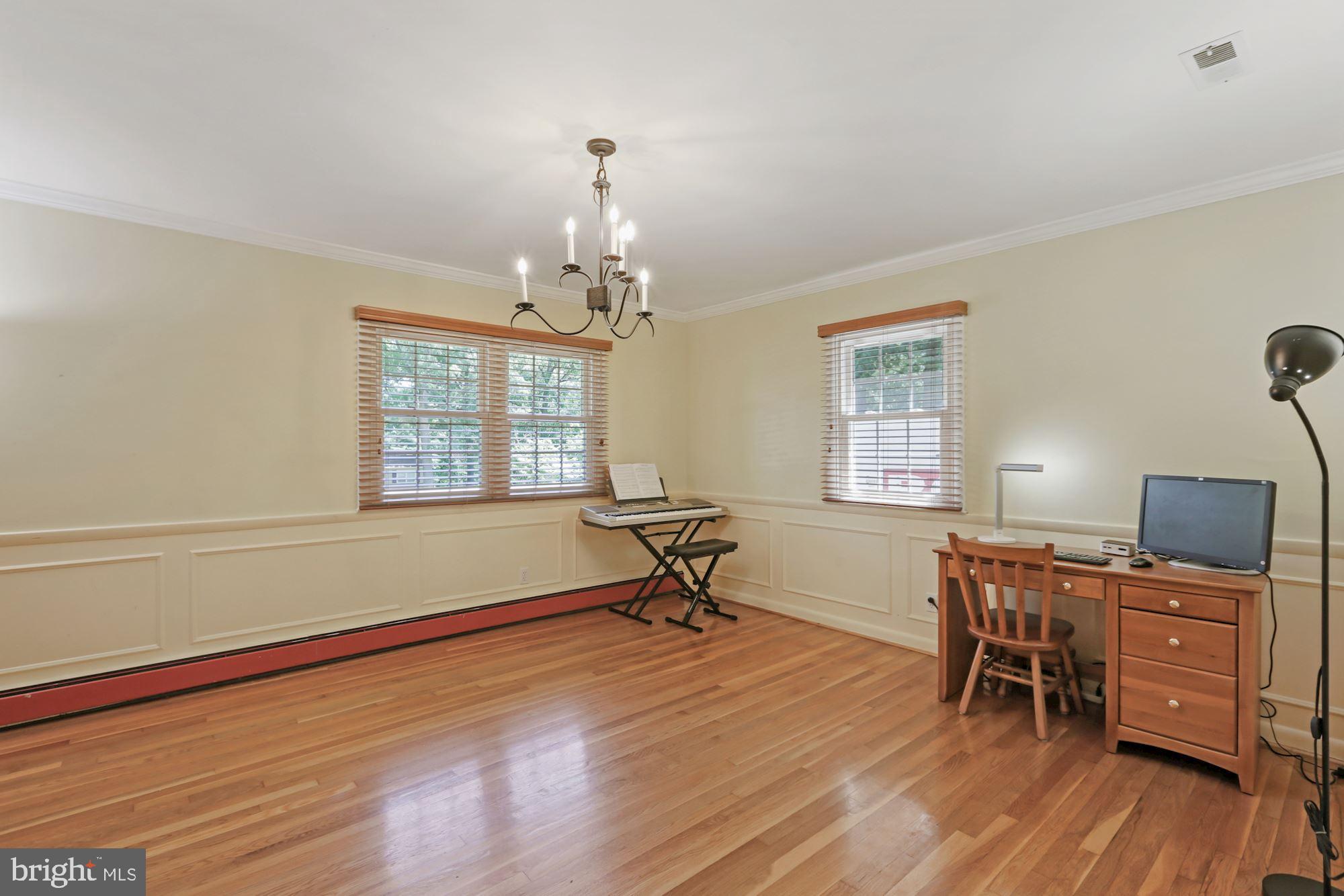 4614 Roundhill Road Ellicott City, MD 21043 - Photo 6 of 41 Gallery Image 6