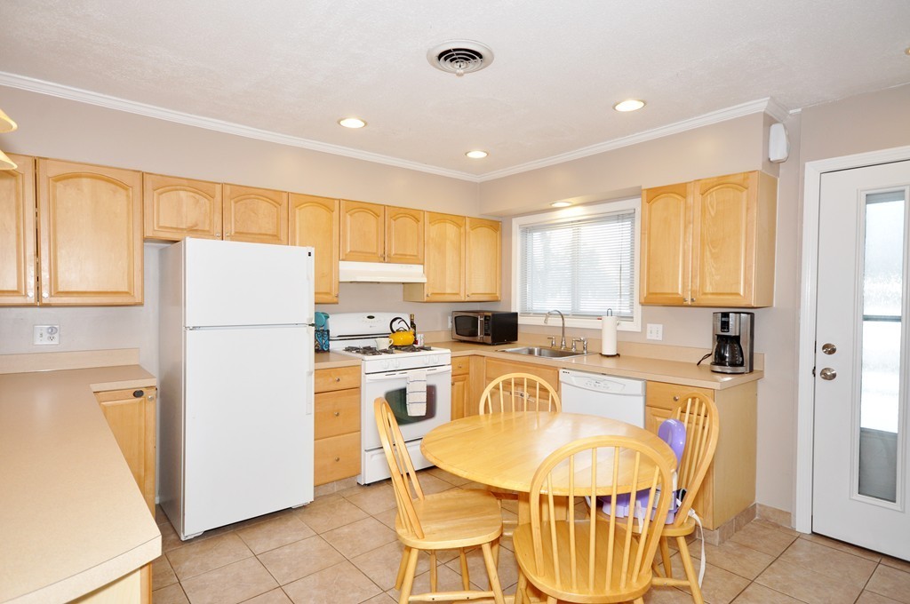 26 Harvard Road, Unit E Ayer, MA 01432 - Photo 5 of 12 Gallery Image 5