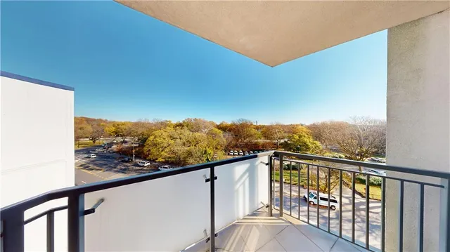 $1,218,000 | 346 Coney Island Avenue, Unit 601 | Windsor Terrace