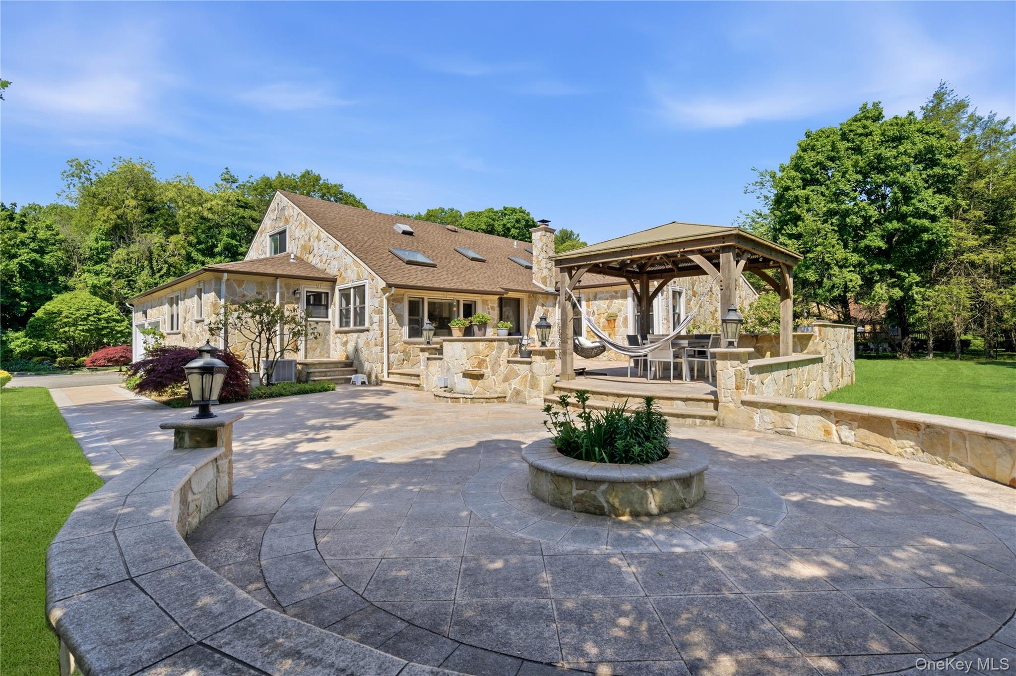199 Cold Spring Road Syosset, NY 11791 - Photo 39 of 48