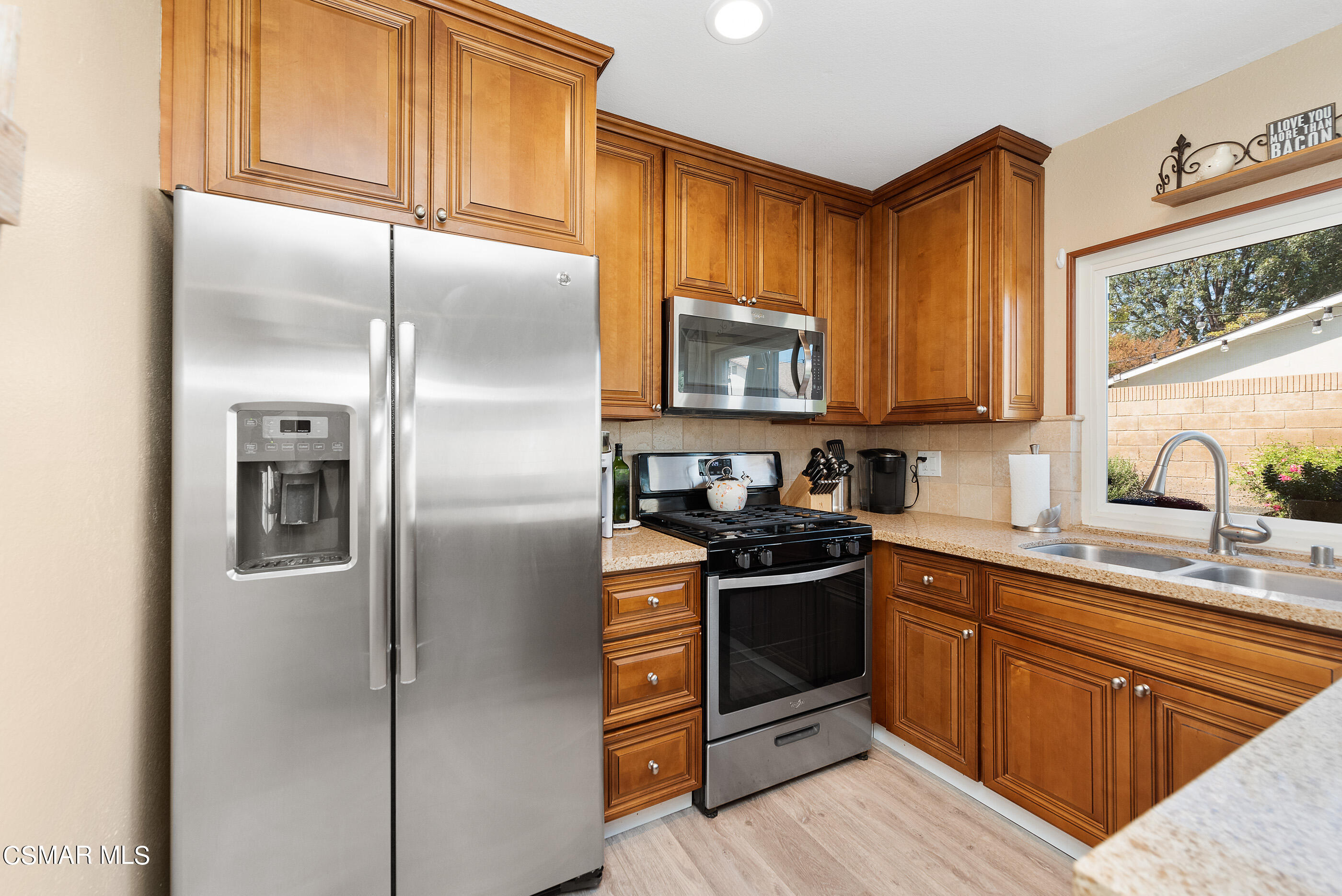 3923 Goodwin Avenue Simi Valley, CA 93063 - Photo 11 of 32 3923 Goodwin Ave Simi Valley-12