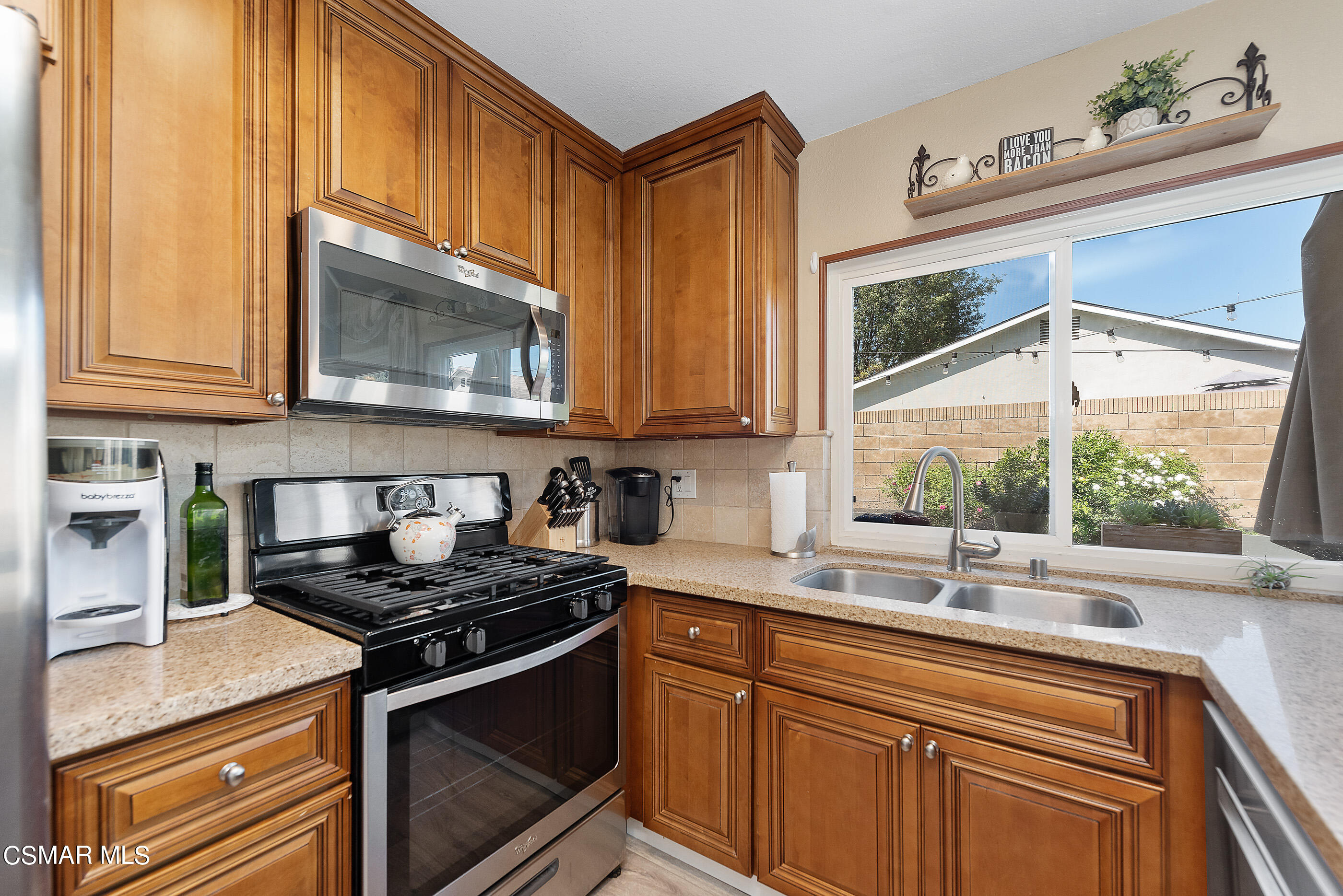 3923 Goodwin Avenue Simi Valley, CA 93063 - Photo 12 of 32 3923 Goodwin Ave Simi Valley-13