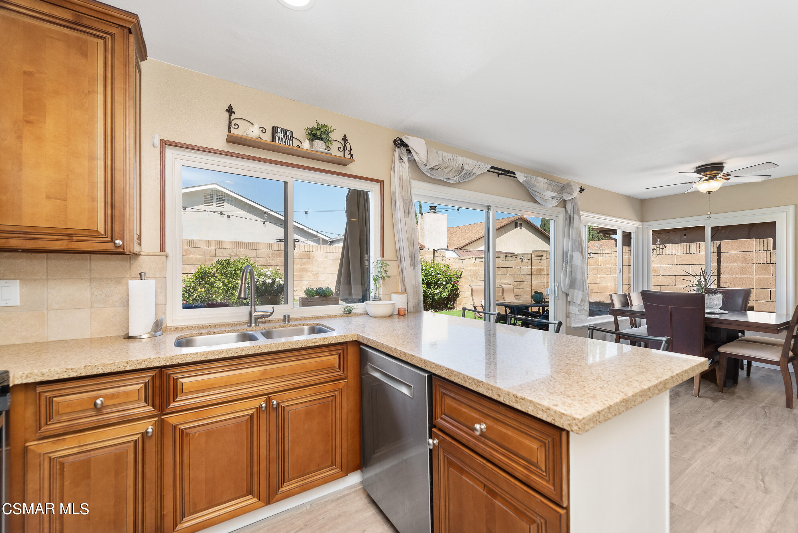 3923 Goodwin Avenue Simi Valley, CA 93063 - Photo 13 of 32 3923 Goodwin Ave Simi Valley-14