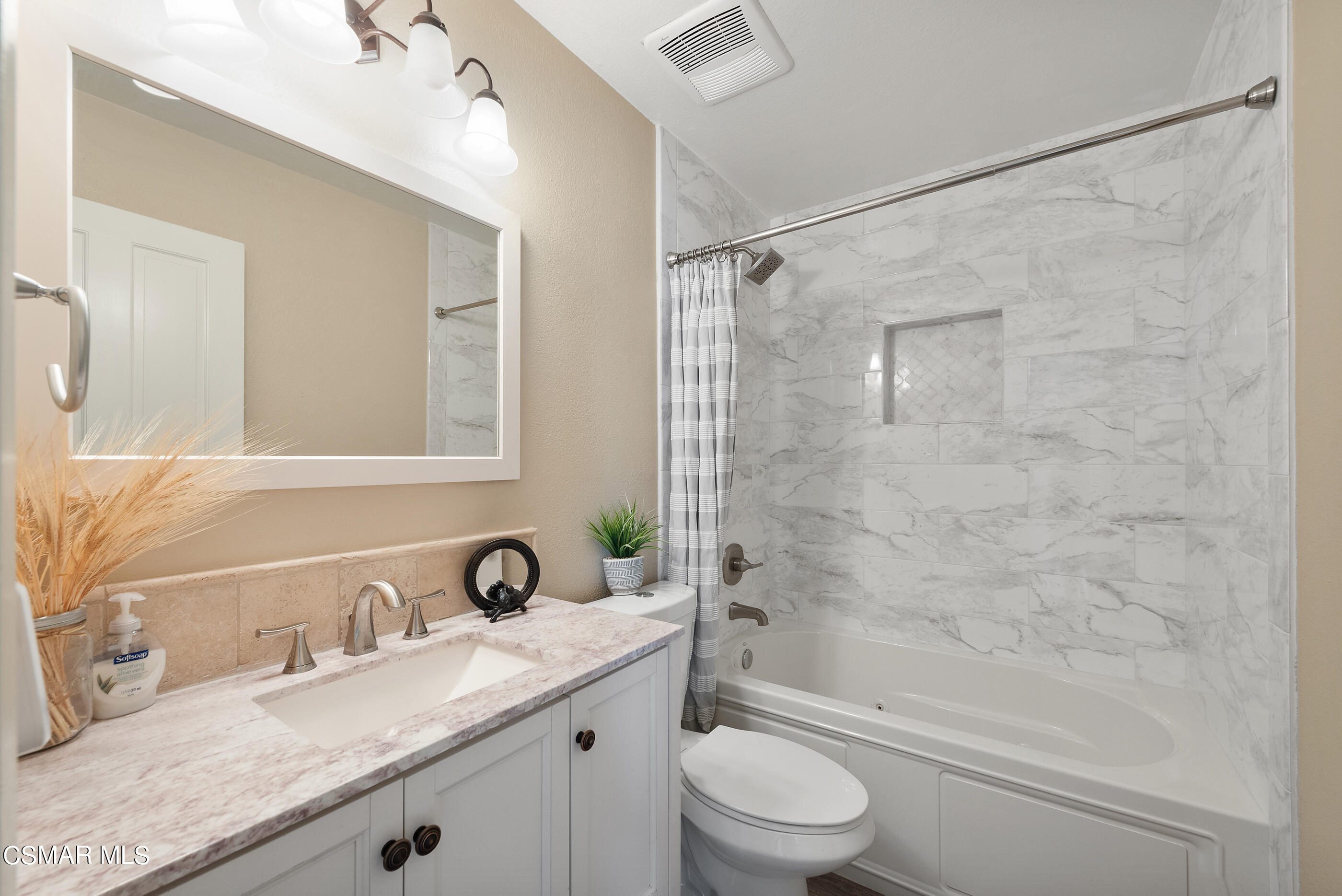 3923 Goodwin Avenue Simi Valley, CA 93063 - Photo 21 of 32 3923 Goodwin Ave Simi Valley-22