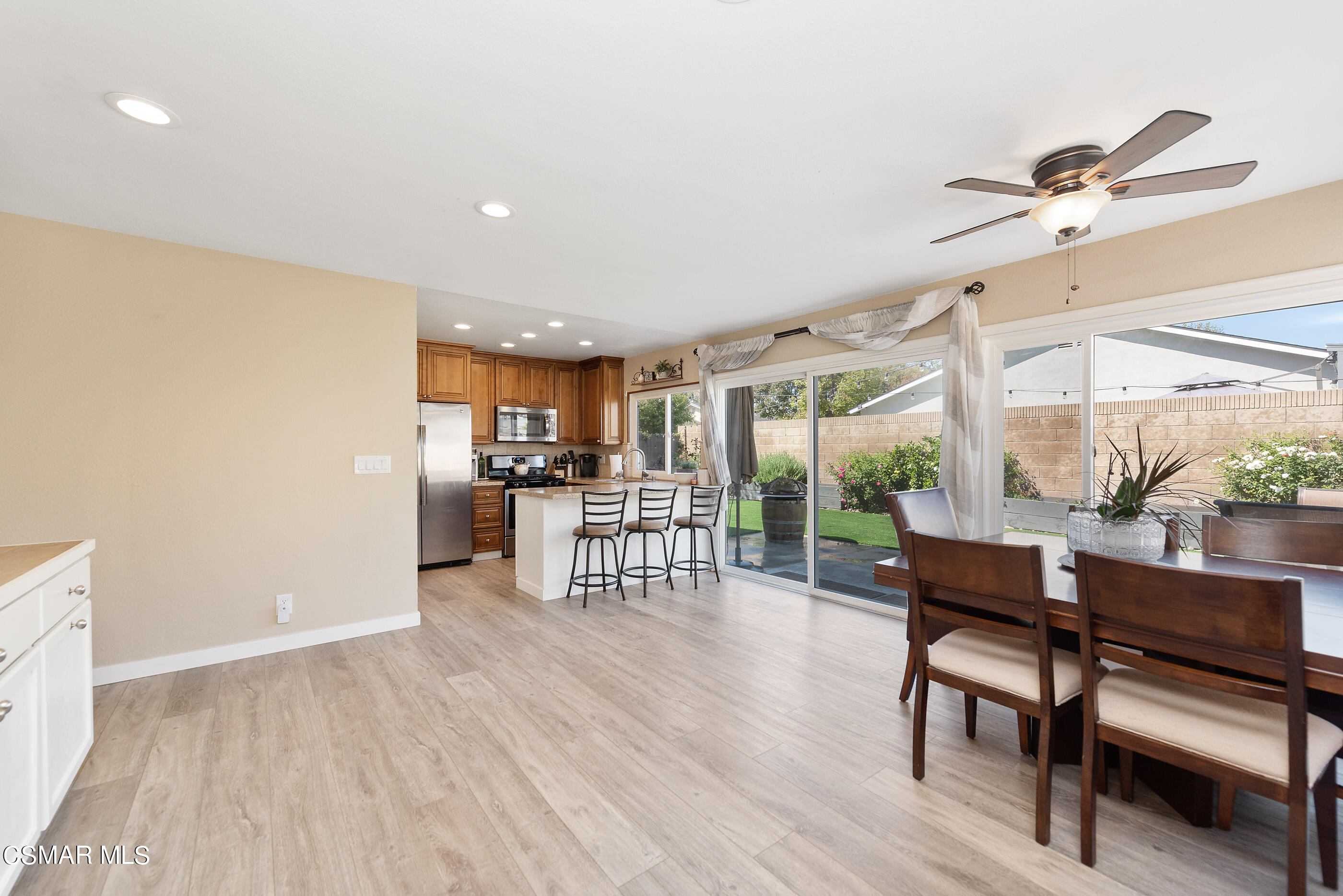 3923 Goodwin Avenue Simi Valley, CA 93063 - Photo 9 of 32 3923 Goodwin Ave Simi Valley-9