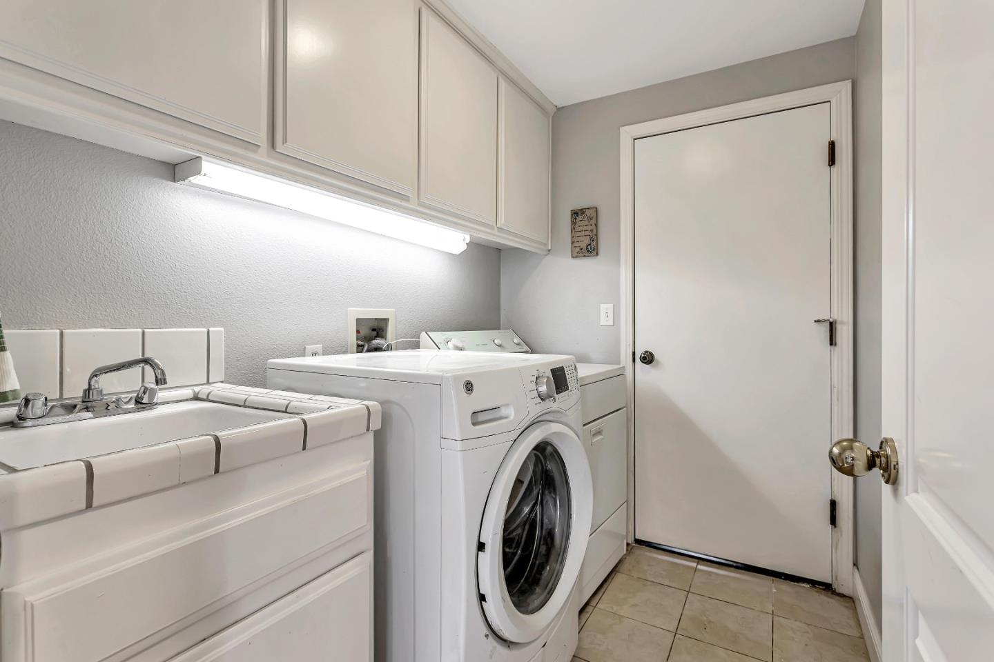 1173 Eagle Ridge Way Milpitas, CA 95035 - Photo 21 of 30 a utility room with dryer and washer