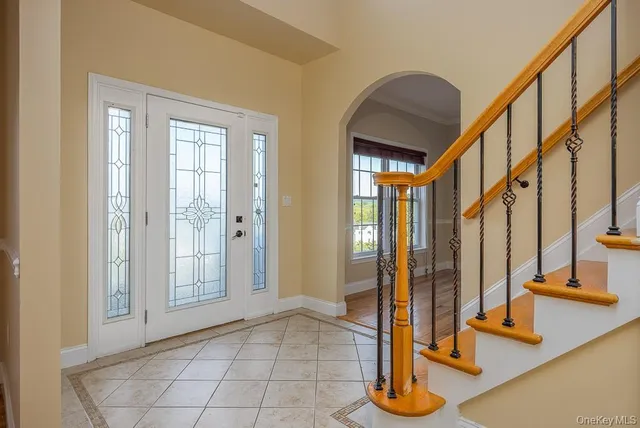 a view of an entryway with livingroom