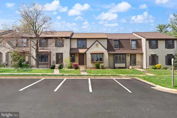 $564,900 | 19 Jermyn Court, Sterling, VA 20165