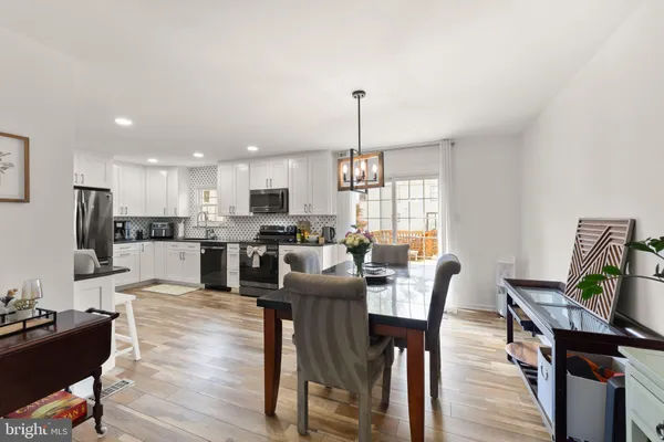 $564,900 | 19 Jermyn Court, Sterling, VA 20165