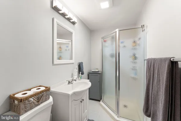 $564,900 | 19 Jermyn Court, Sterling, VA 20165