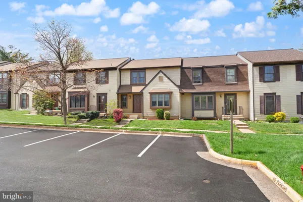 $564,900 | 19 Jermyn Court, Sterling, VA 20165