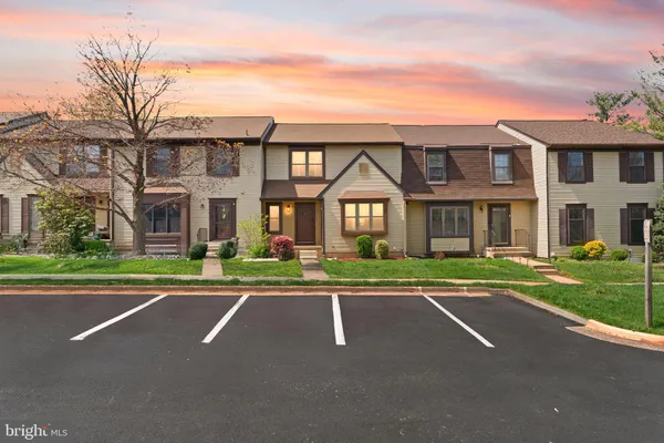 $564,900 | 19 Jermyn Court, Sterling, VA 20165
