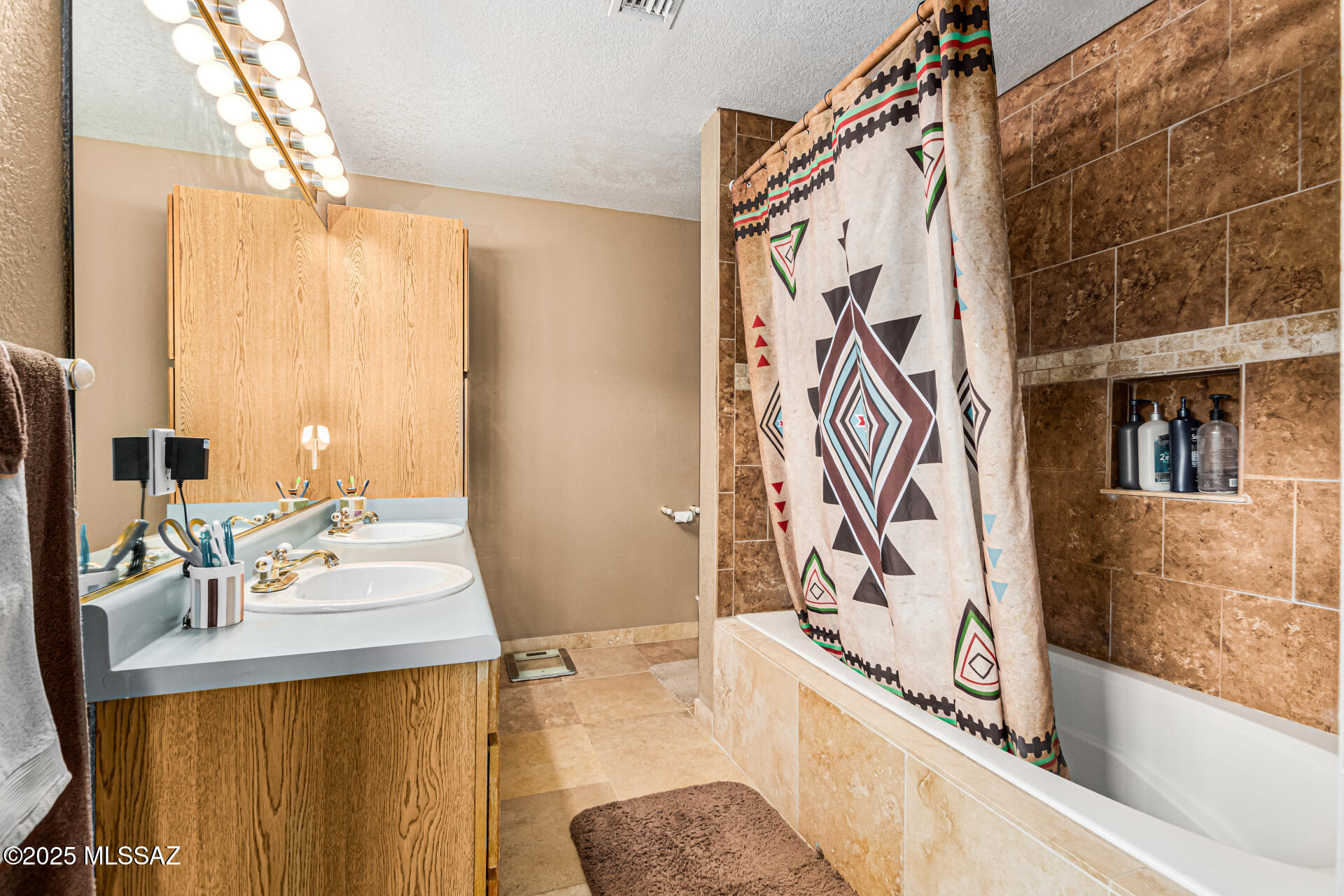 15850 North Razorback Ridge Trail Tucson, AZ 85739 - Photo 27 of 50 Primary Bath