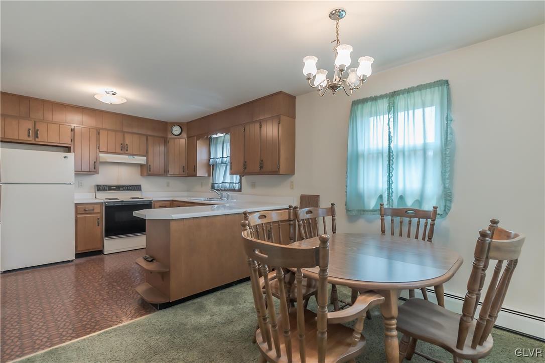 803 Molasses Valley Road Kunkletown, PA 18058 - Photo 12 of 37 Kitchen/Dining