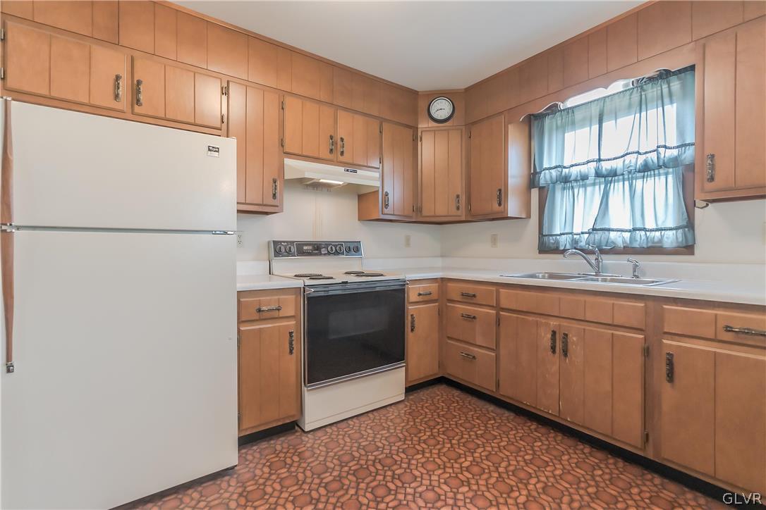 803 Molasses Valley Road Kunkletown, PA 18058 - Photo 10 of 37 Kitchen