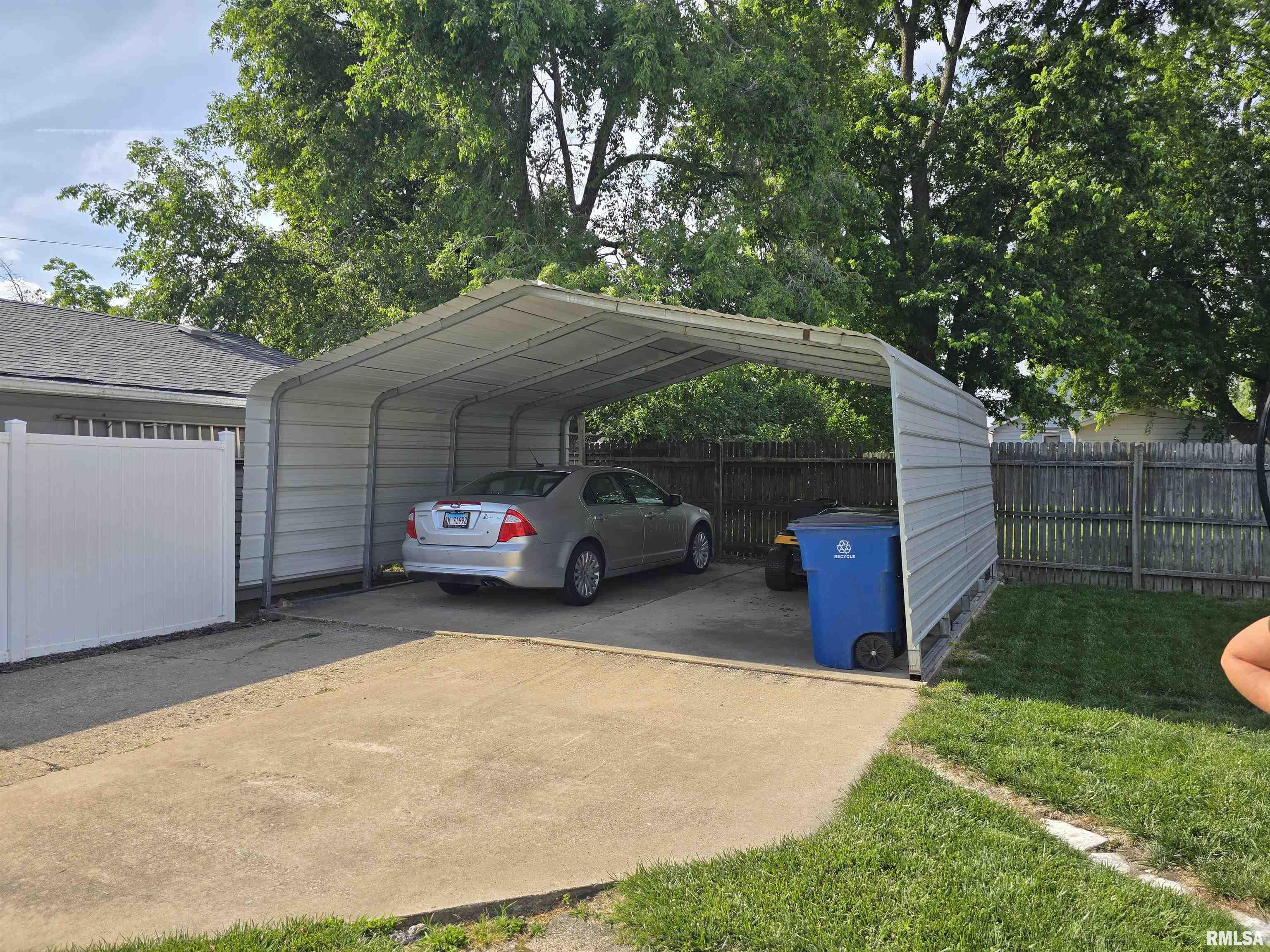 131 West Olive Street Canton, IL 61520 - Photo 74 of 76