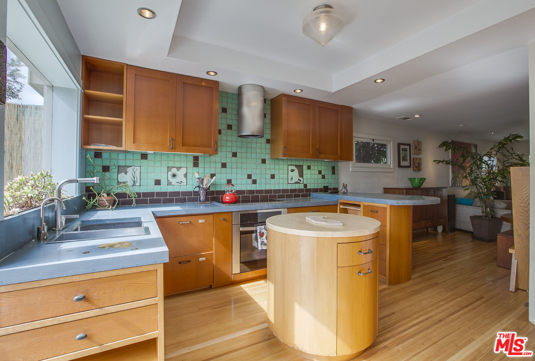 809 6th Avenue Venice, CA 90291 - Photo 11 of 40