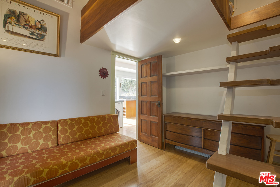 809 6th Avenue Venice, CA 90291 - Photo 15 of 40