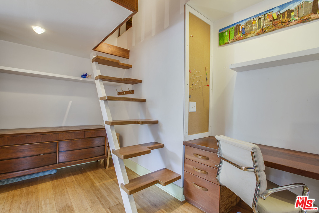 809 6th Avenue Venice, CA 90291 - Photo 16 of 40