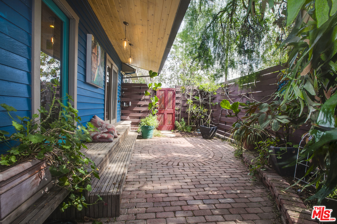 809 6th Avenue Venice, CA 90291 - Photo 18 of 40