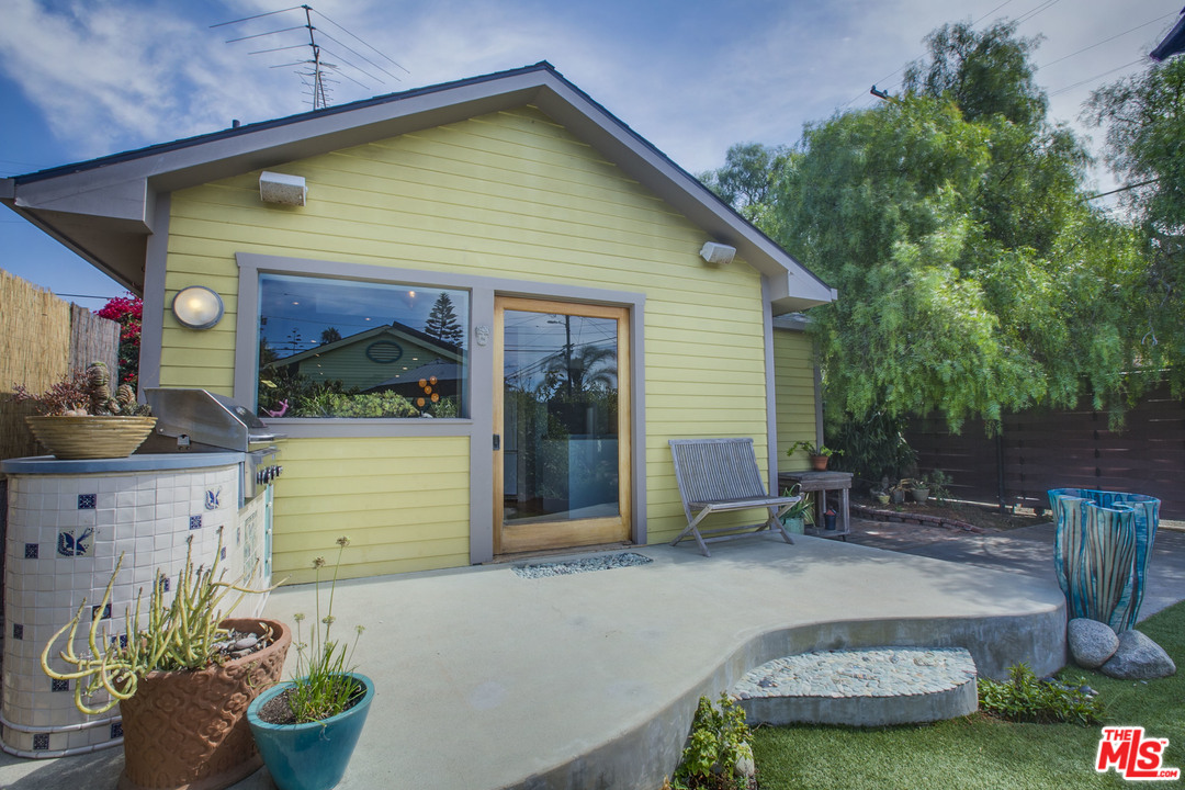 809 6th Avenue Venice, CA 90291 - Photo 3 of 40