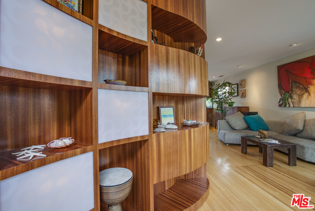 809 6th Avenue Venice, CA 90291 - Photo 5 of 40