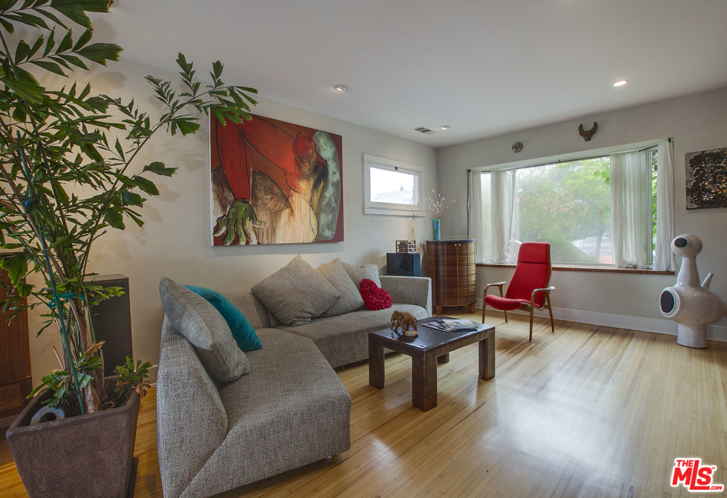 809 6th Avenue Venice, CA 90291 - Photo 7 of 40