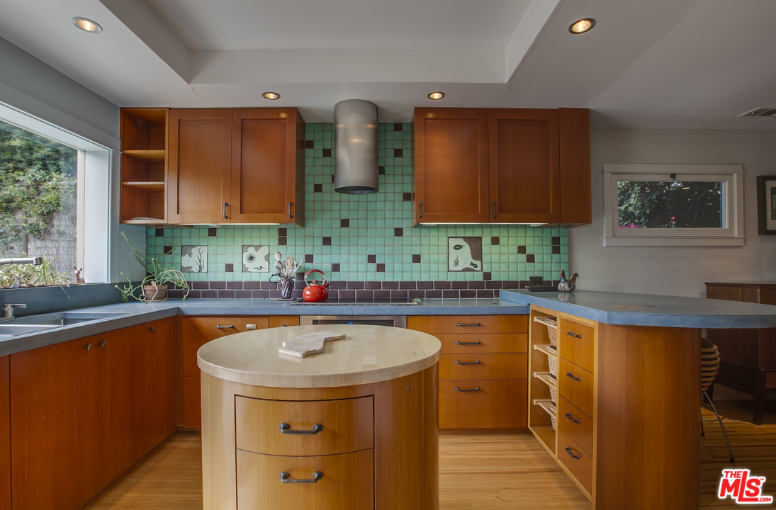 809 6th Avenue Venice, CA 90291 - Photo 9 of 40