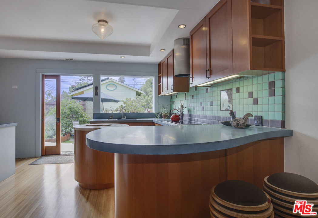 809 6th Avenue Venice, CA 90291 - Photo 10 of 40