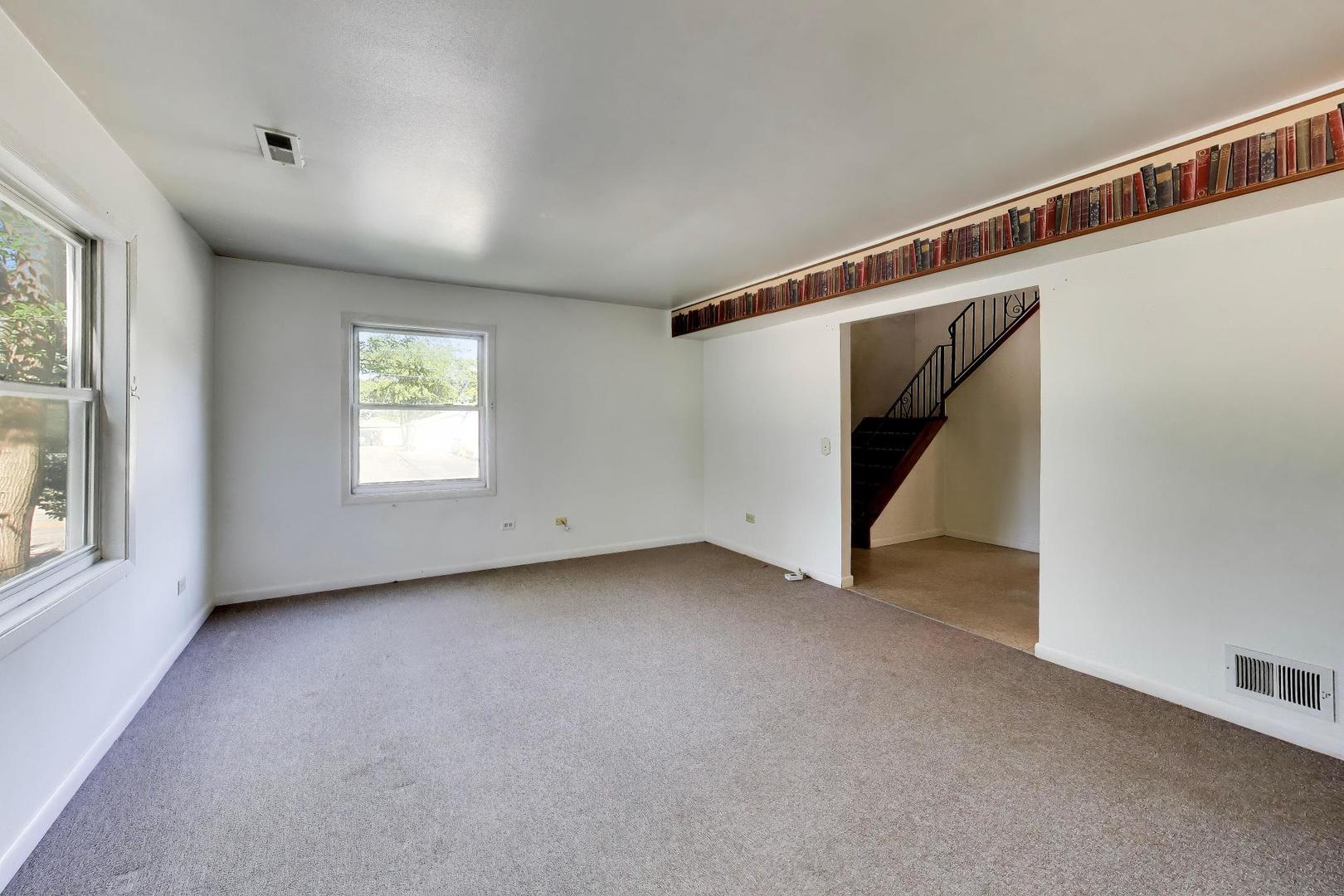 26371 North Diamond Lake Road Mundelein, IL 60060 - Photo 7 of 32