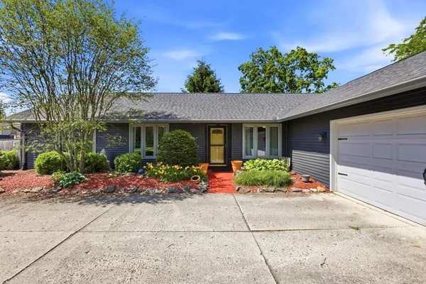 $299,900 | 835 Loire Valley Circle, Marion, OH 43302