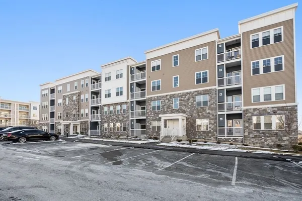 $889,000 | 4 Stratton Drive, Unit 308, Woburn, MA 01801