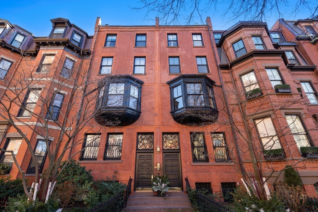 357-359 Beacon Street, Unit 4 Boston, MA 02116 - Photo 12 of 12 front view of a building