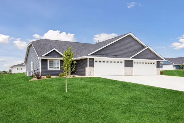 $380,000 | 613 Field Point Street, Roberts, WI 54023