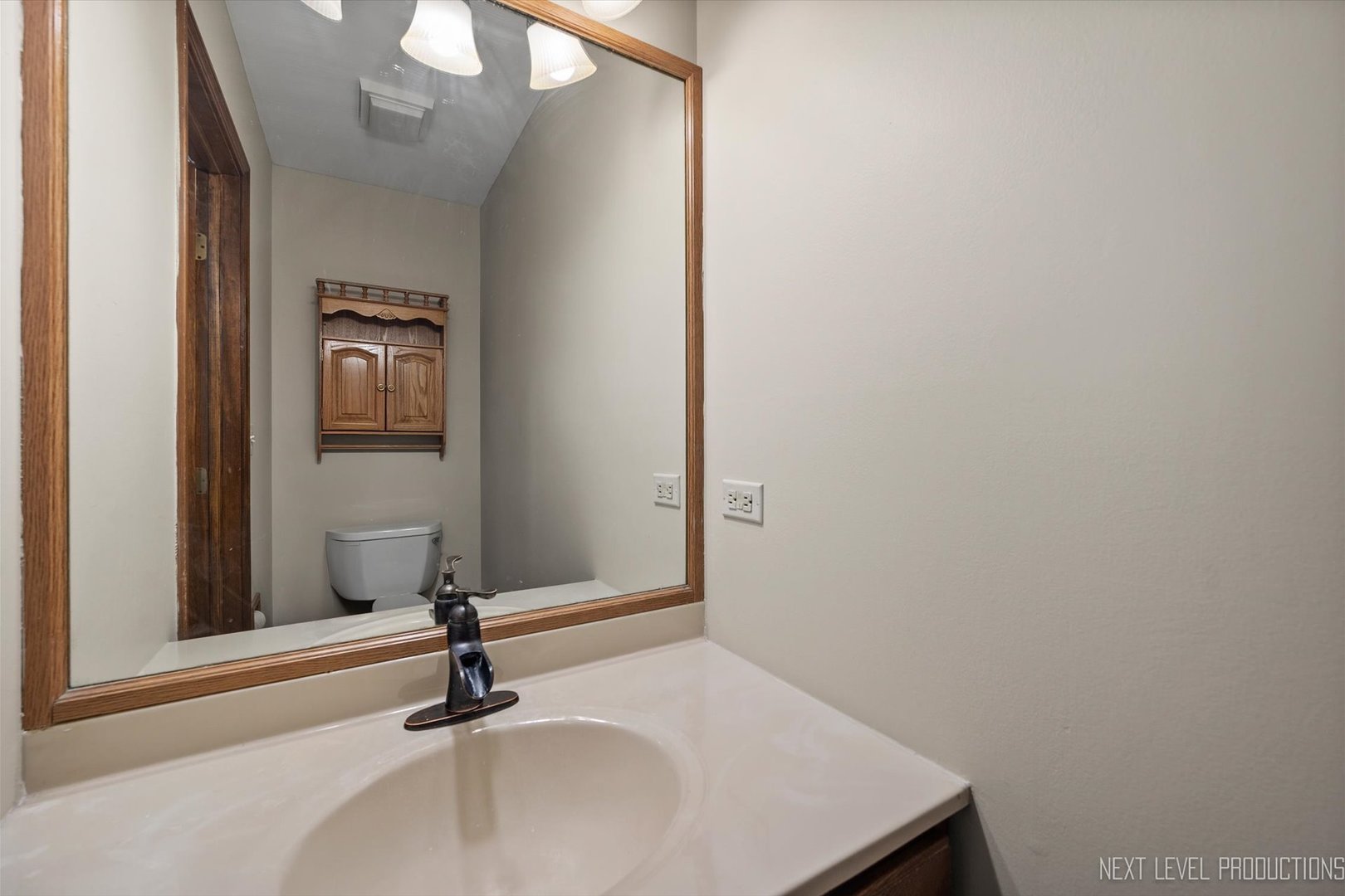231 North Cambridge Drive Geneva, IL 60134 - Photo 17 of 34 a bathroom with a sink and a mirror