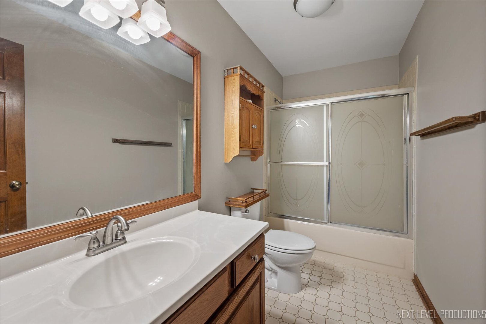 231 North Cambridge Drive Geneva, IL 60134 - Photo 26 of 34 a bathroom with a sink a toilet and shower