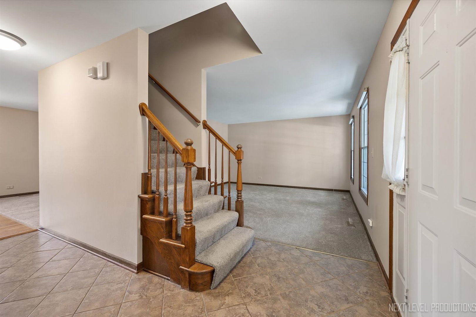 231 North Cambridge Drive Geneva, IL 60134 - Photo 3 of 34 a view of entryway