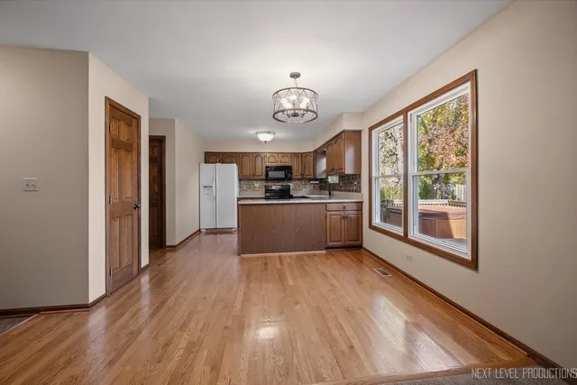 $575,000 | 231 North Cambridge Drive, Geneva, IL 60134