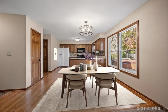 $575,000 | 231 North Cambridge Drive, Geneva, IL 60134