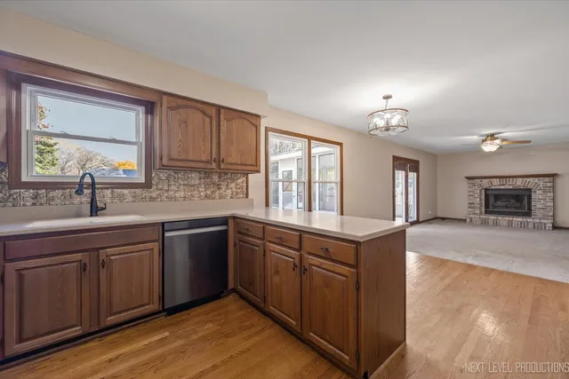 $575,000 | 231 North Cambridge Drive, Geneva, IL 60134