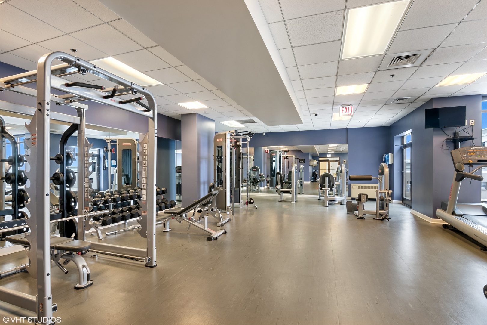 1322 South Prairie Avenue, Unit 405 Chicago, IL 60605 - Photo 15 of 22 a view of a room with gym equipment