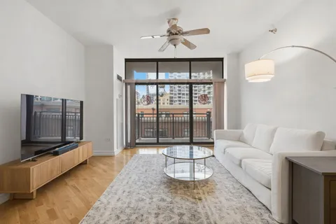 $410,000 | 1322 South Prairie Avenue, Unit 405, Chicago, IL 60605