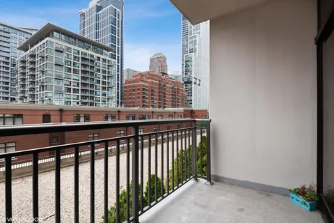 $410,000 | 1322 South Prairie Avenue, Unit 405, Chicago, IL 60605