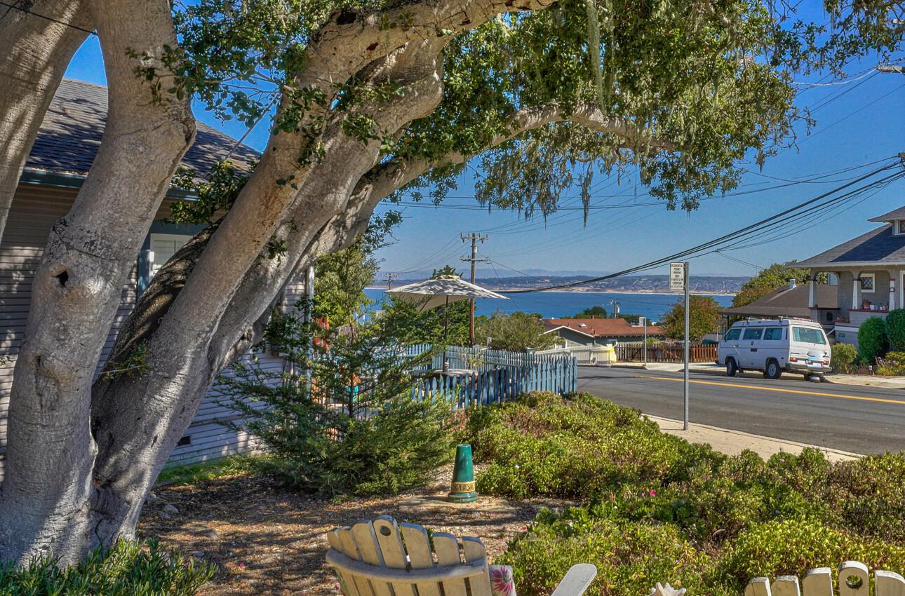 324 Eardley Avenue Pacific Grove, CA 93950 - Photo 3 of 29