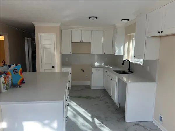 $2,800 | 8023 Carmel Circle, Houston, TX 77095