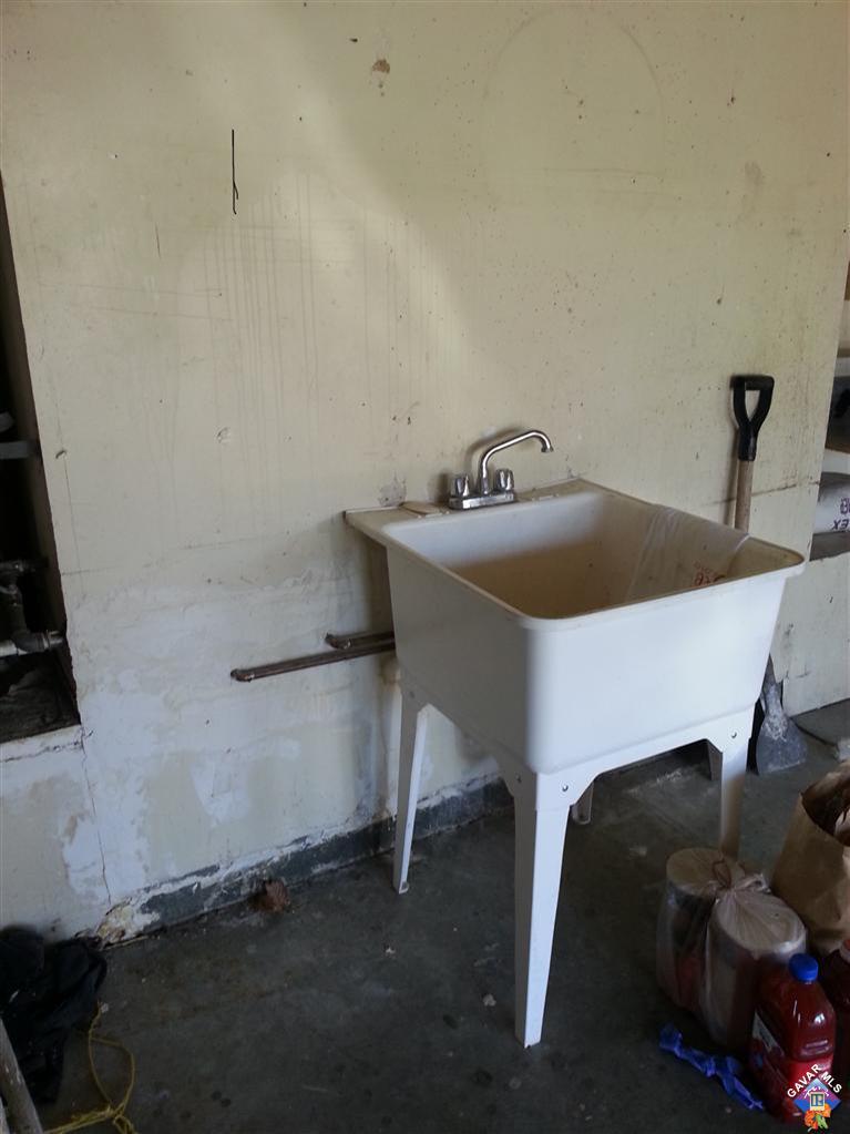 37033 Boxleaf Road Palmdale, CA 93550 - Photo 15 of 15 a utility room with dryer and washer